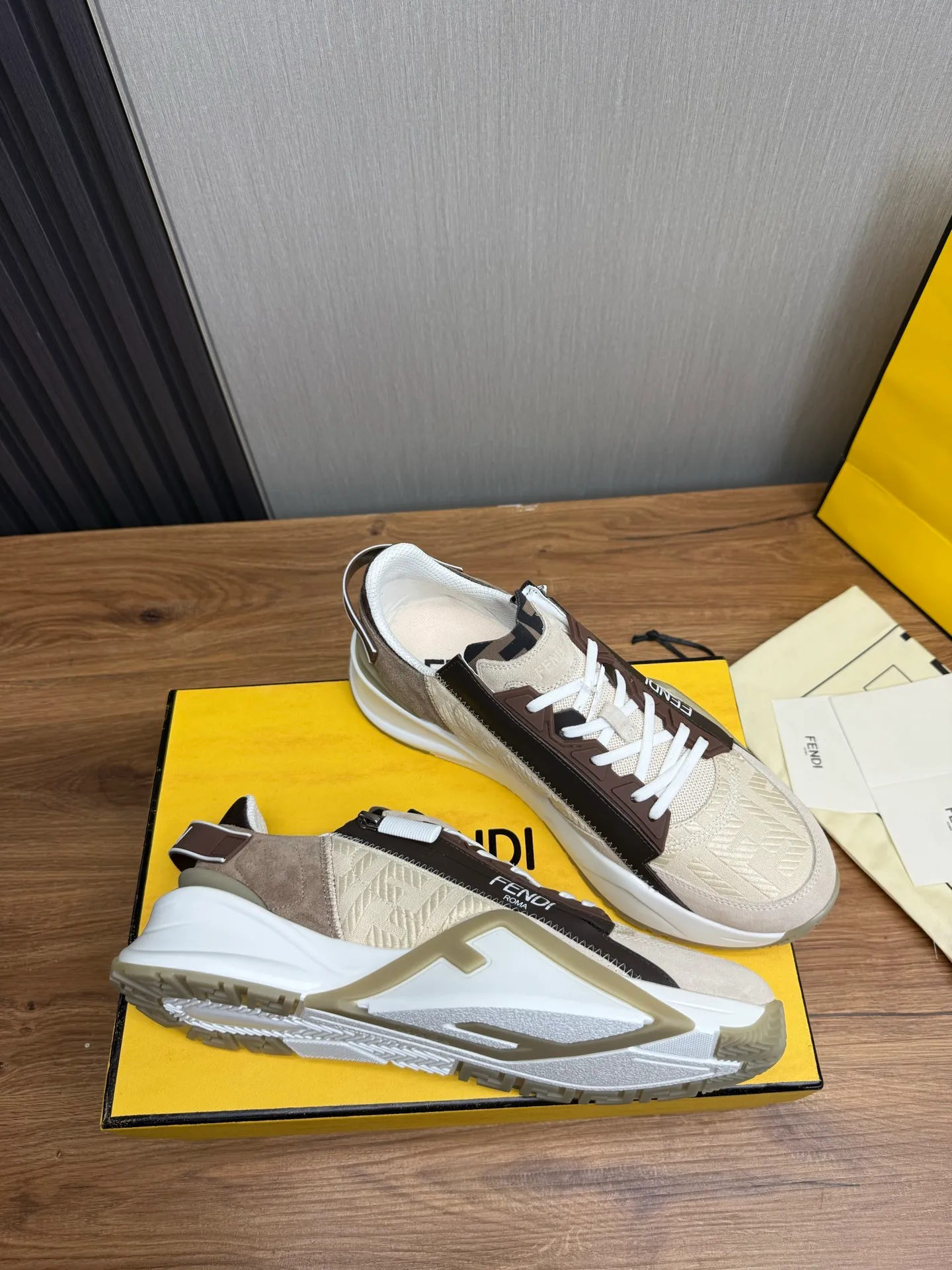 Men's shoes 💰540💰 Fendi [Fendi] hot style is on the market 🔥Fashionable casual men's shoes 🔱 Made of original brand fly knit fabric. Original cowhide + breathable mesh lining + sheepskin feet, perfect shape, top quality, you deserve it 🔜Original rubber outsole, ultra-light, non-slip and wear-resistant 👣 Standard size 38-44